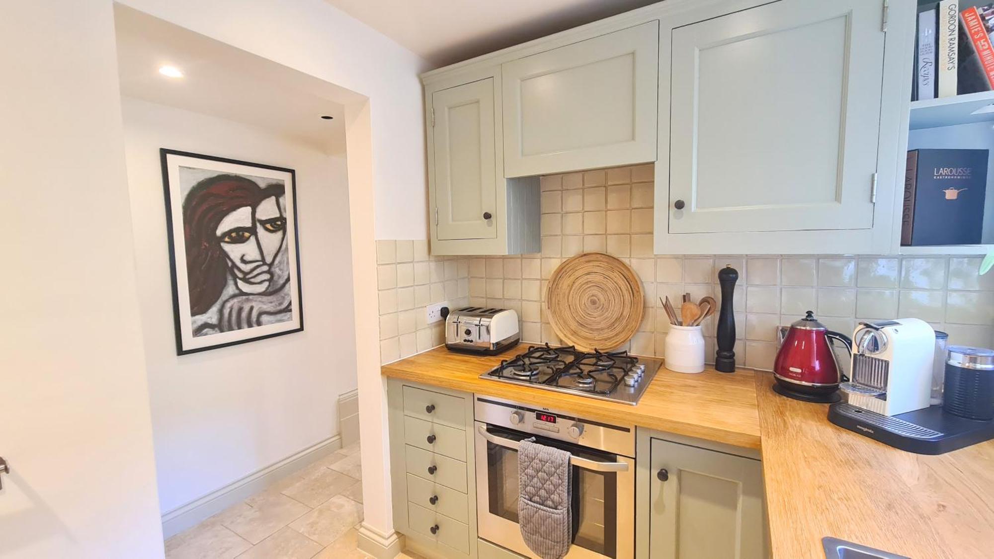 Crouch End - Spacious Flat Close To