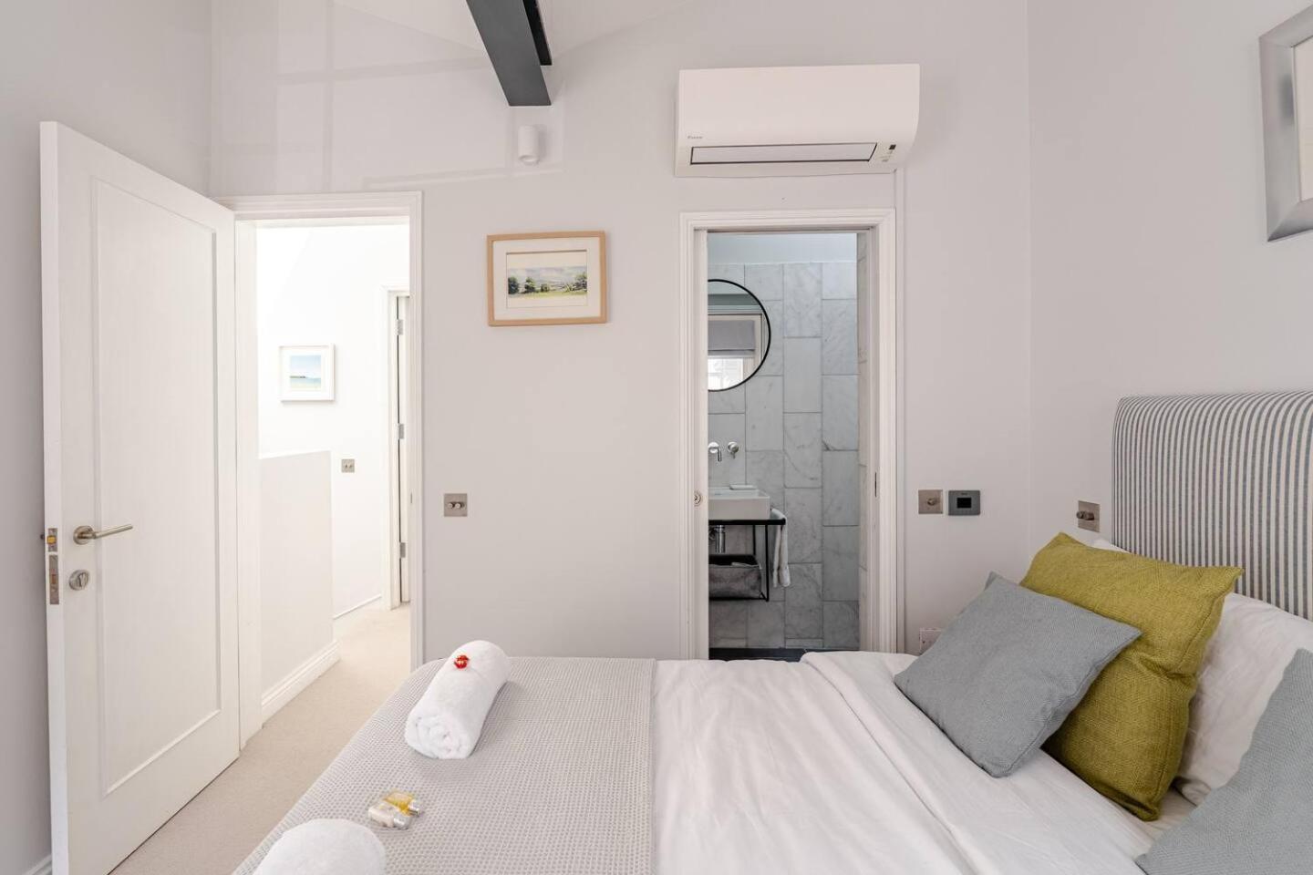 Delightful Notting Hill 2 Bed House With Garden *