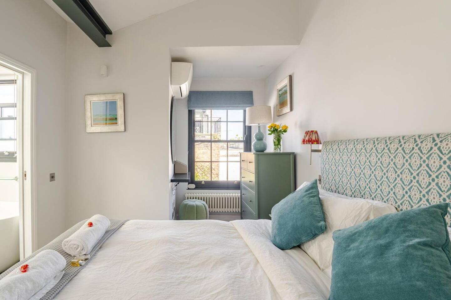 Delightful Notting Hill 2 Bed House With Garden Hébergement de vacances