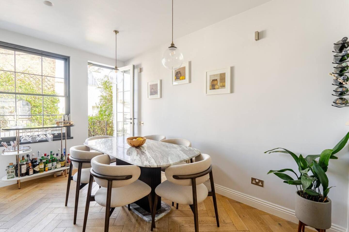 Delightful Notting Hill 2 Bed House With Garden Hébergement de vacances