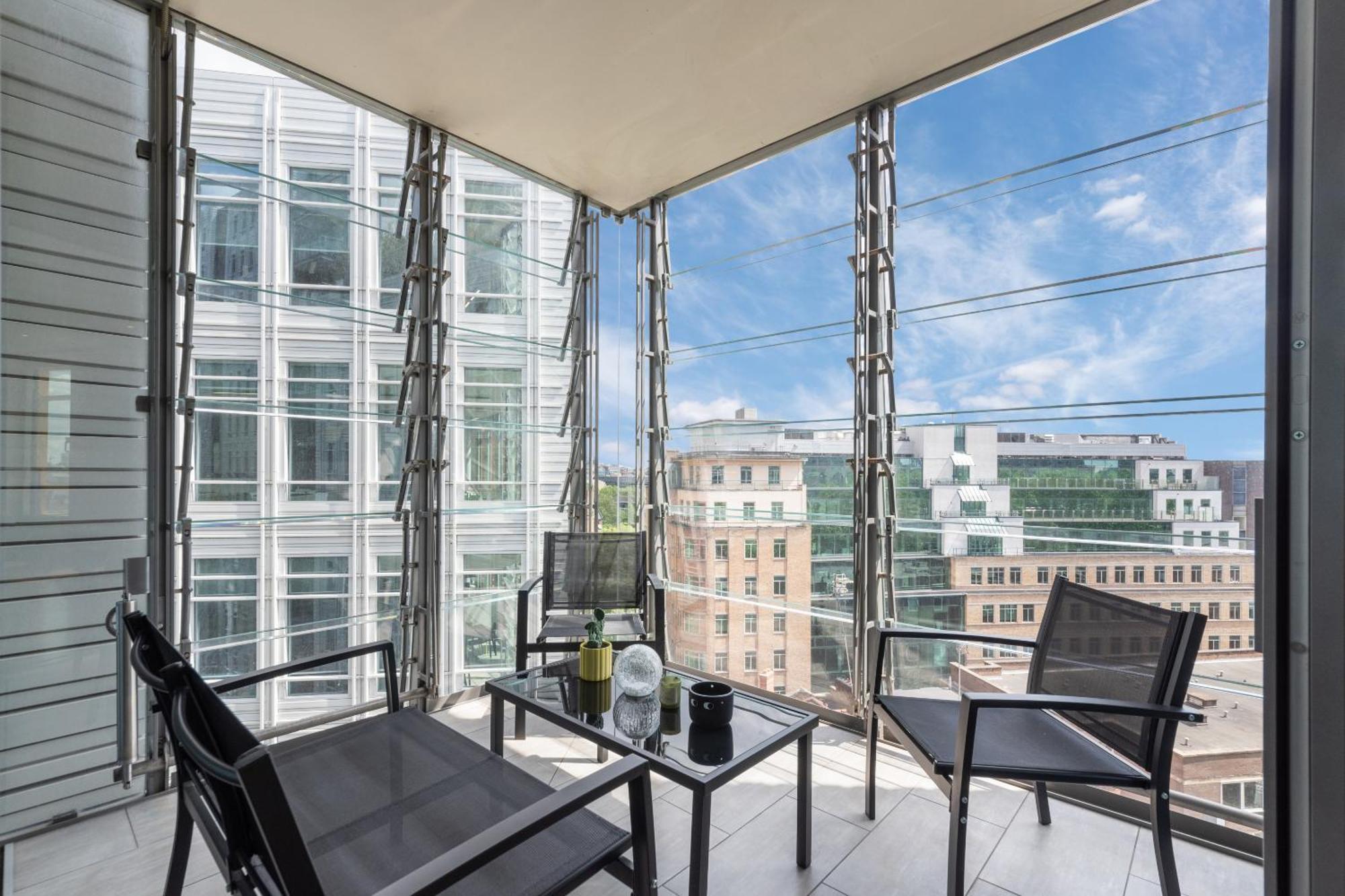 3bed 3bath With 2xbalconies In * Londres