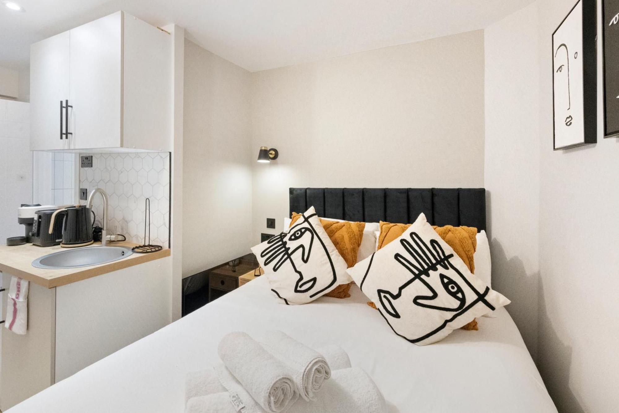Chic Pad: Modern Retreat Apartamento *
