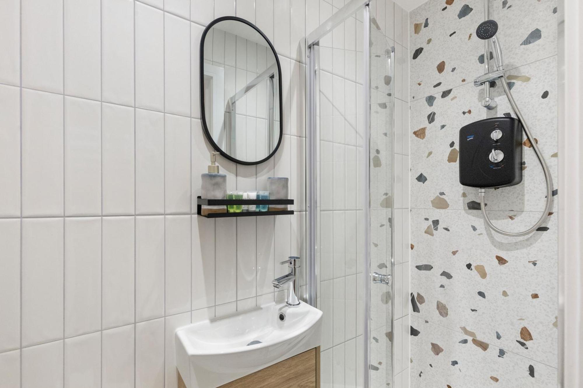 Chic Pad: Modern Retreat Apartamento