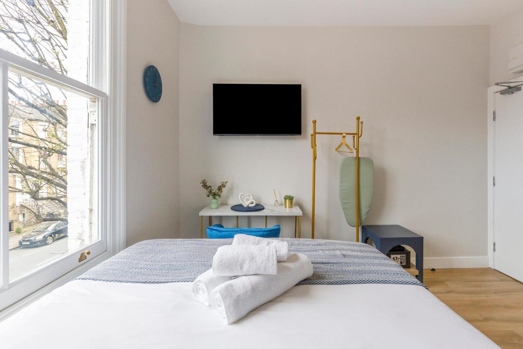 Apartment Cityscape Oasis Chic For Urban Dwellers