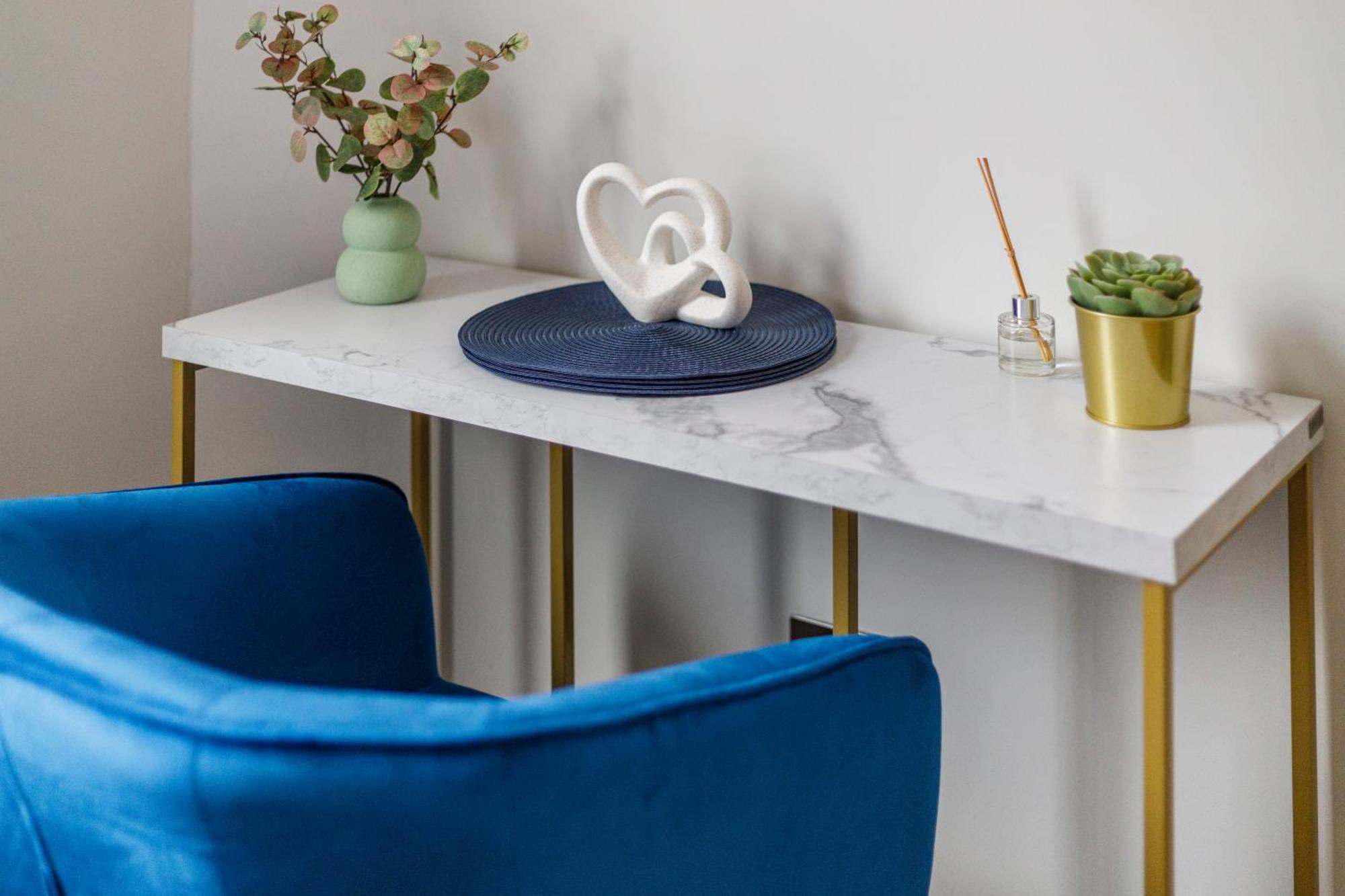 Apartment Cityscape Oasis Chic For Urban Dwellers *