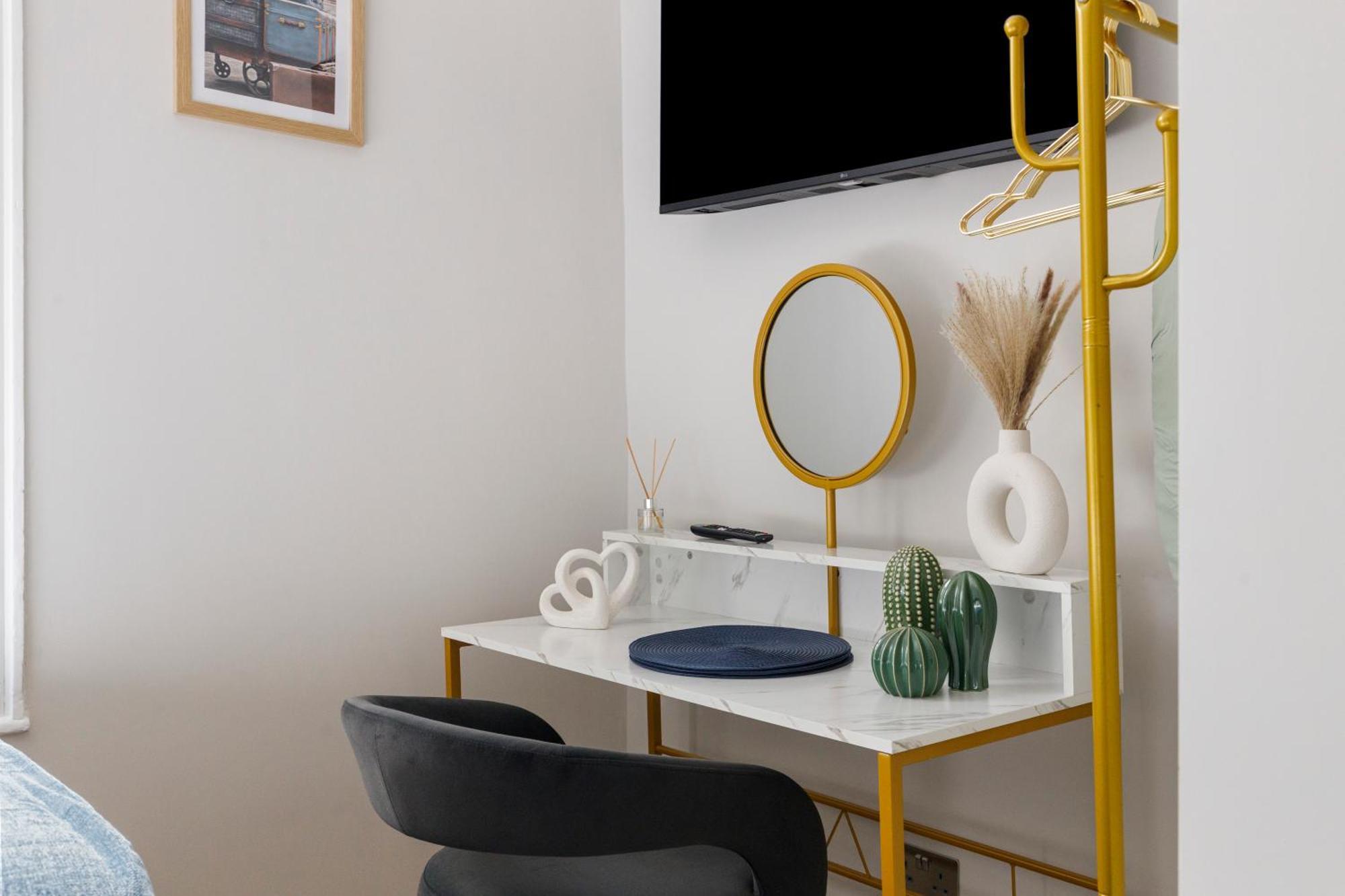 Living Refined: With Full Kitchen Apartamento *