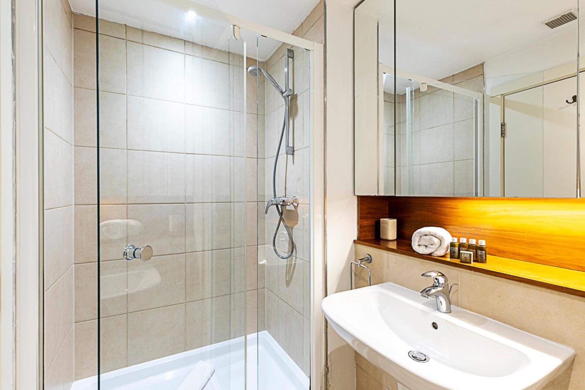Spacious Modern Flat In Chelsea Harbour Londres