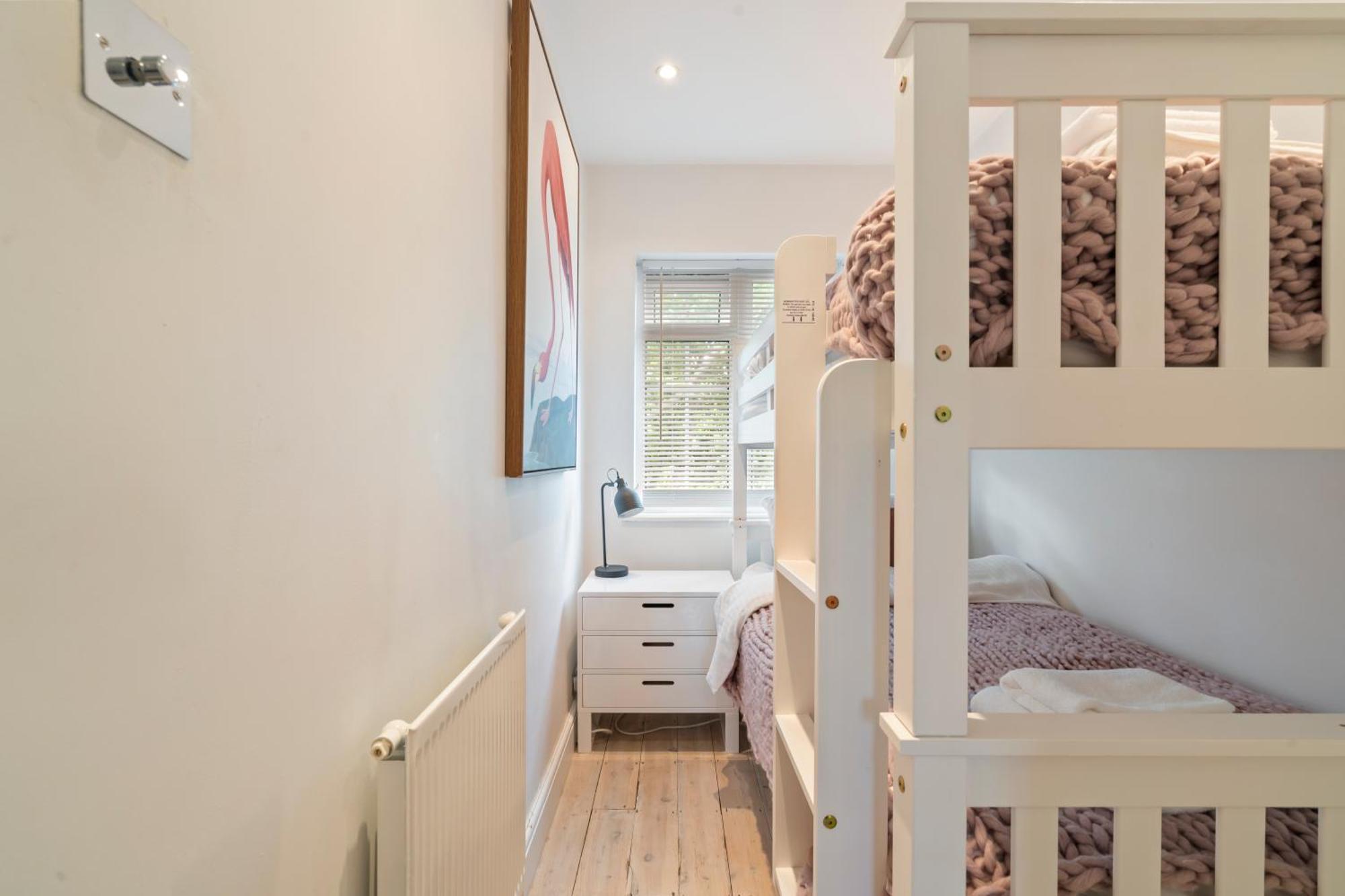 Entire House In Wimbledon Hébergement de vacances *
