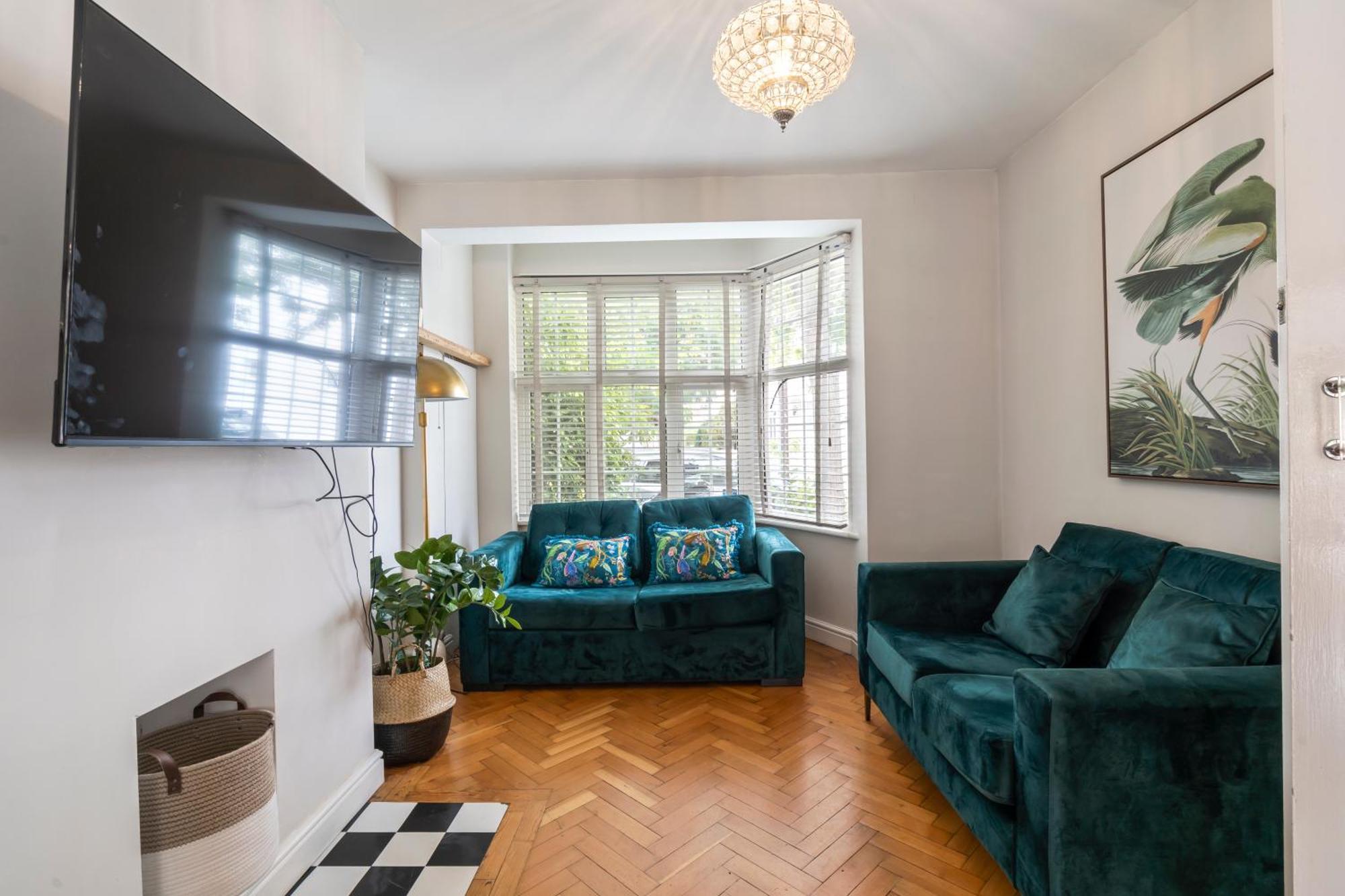 Entire House In Wimbledon Hébergement de vacances *