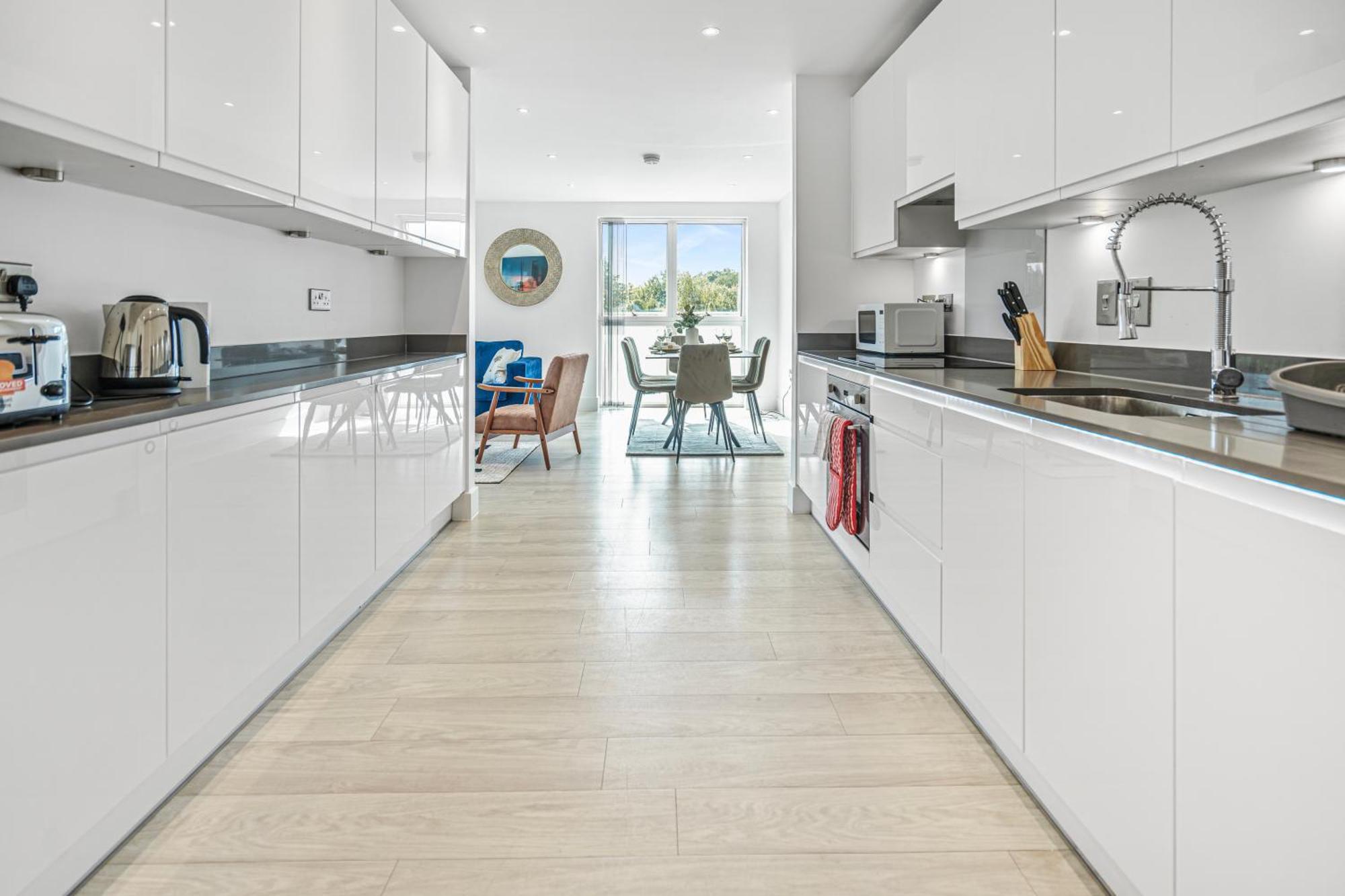 Appartement Modern 2 Bedroom With Superking Bed, Gated Free Parking & Balcony Views Near Wembley