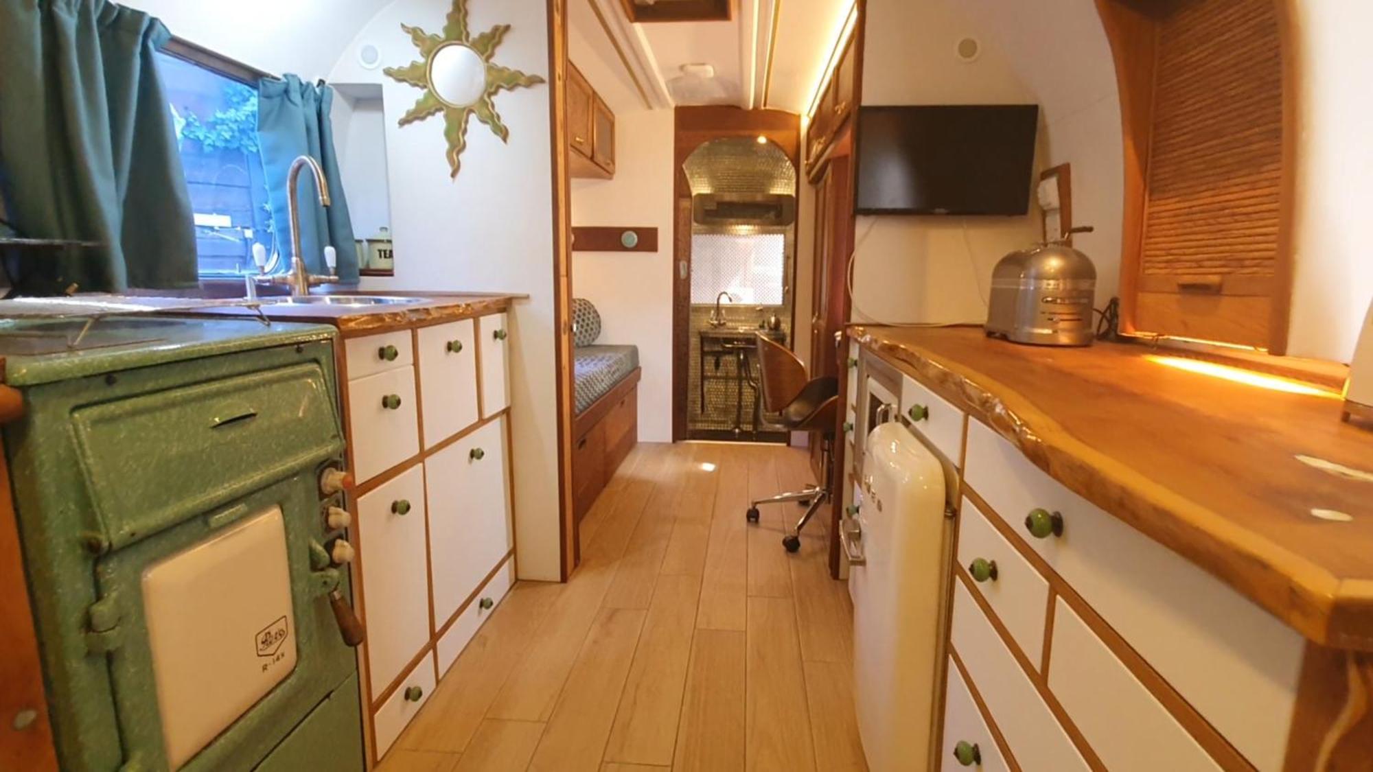 Vakantiehuis The Silver Bullet - Secluded Urban Oasis Londen