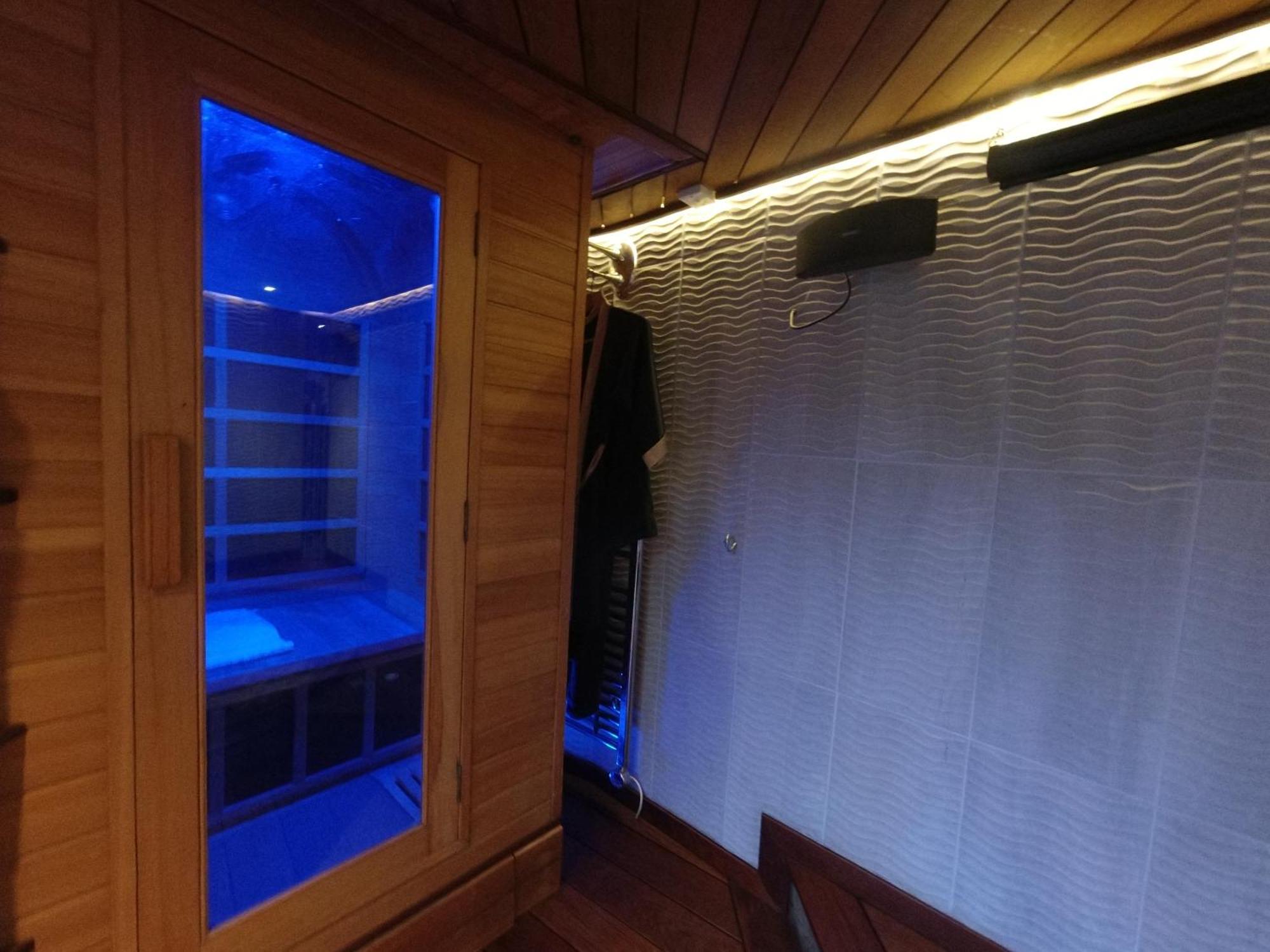 Vakantiehuis The Silver Bullet - Secluded Urban Oasis