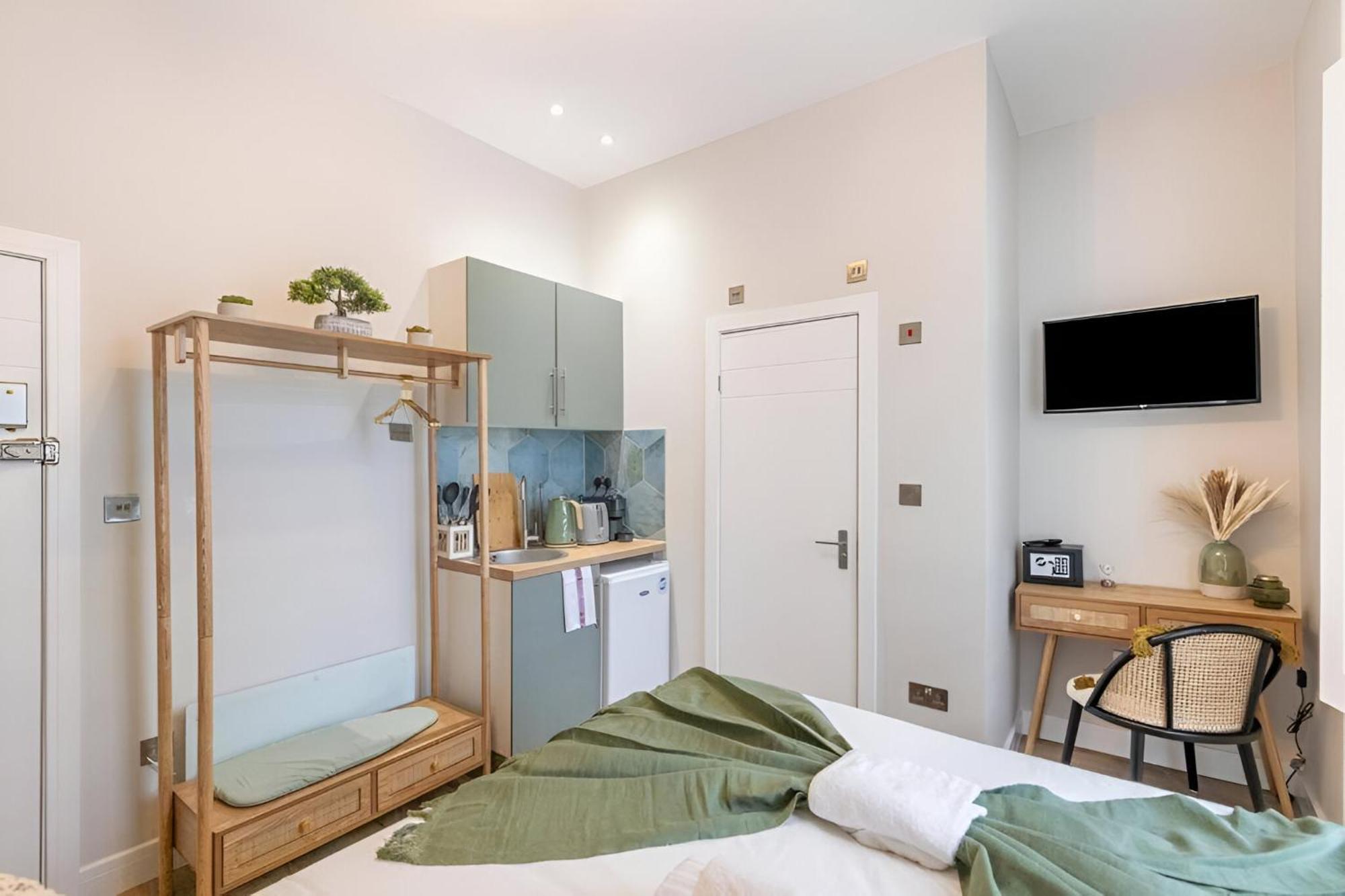 Bright And Airy With Minimalist Charm Appartement *
