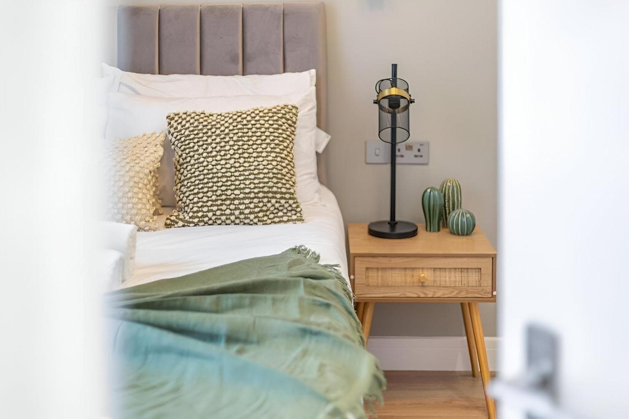 Appartement Bright And Airy With Minimalist Charm Londen