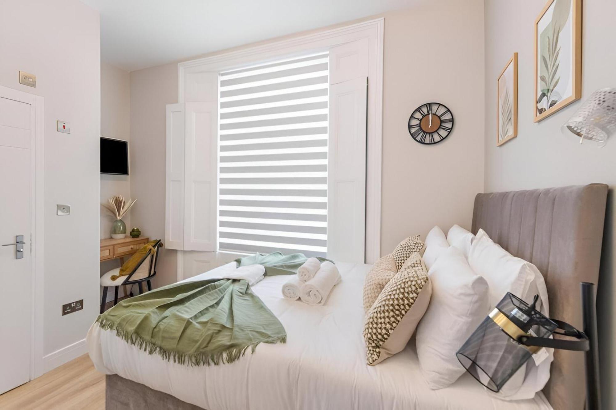 Bright And Airy With Minimalist Charm Appartement *