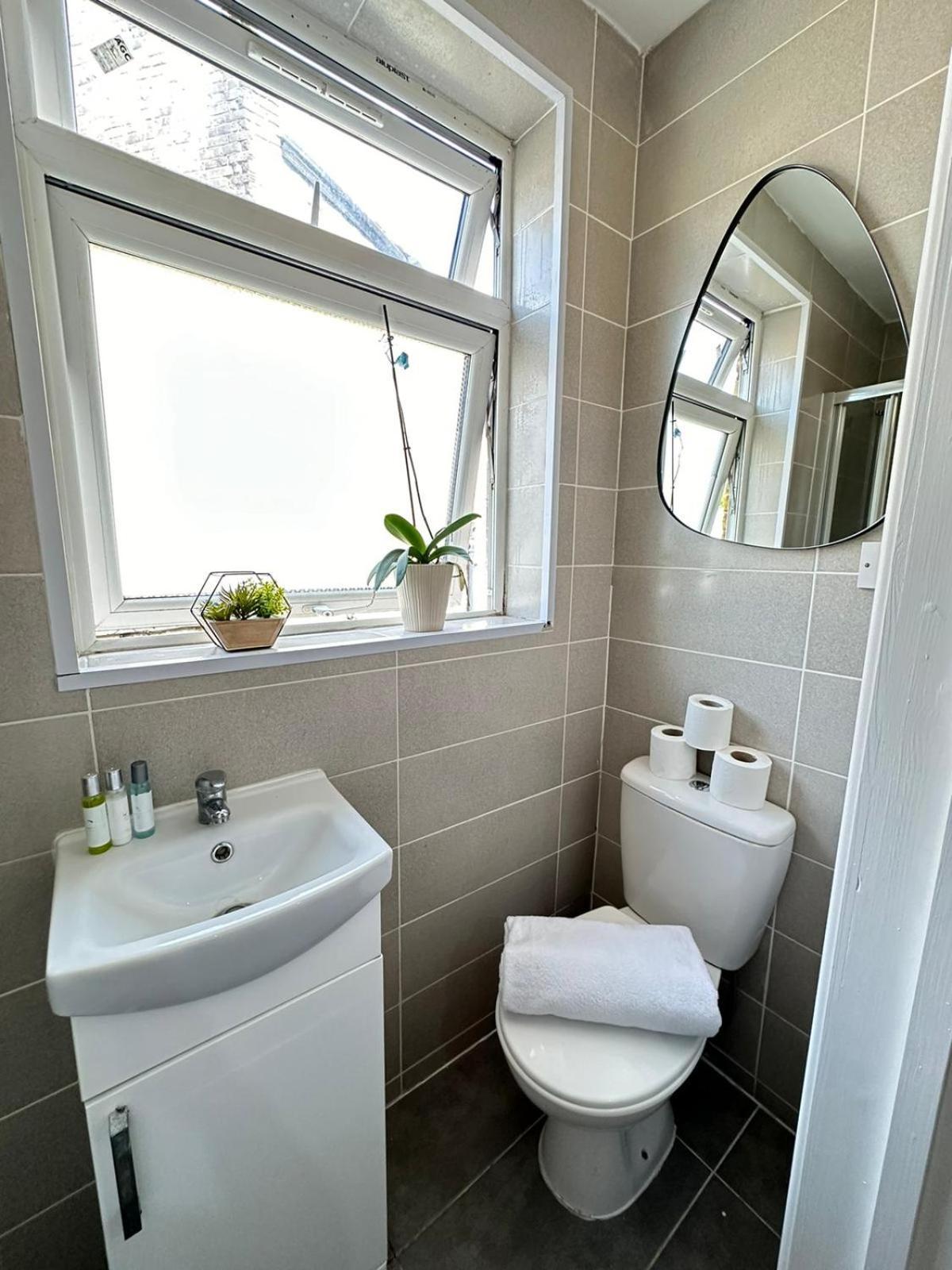 Appartement Comfortable Studio Harrow Road