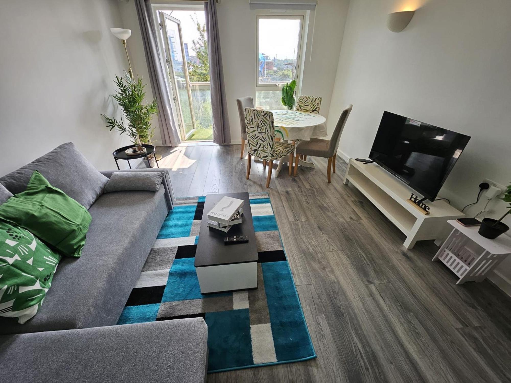 Luxury 2 Bedroom Apartment, Royal Docklands Excel Apartment *
