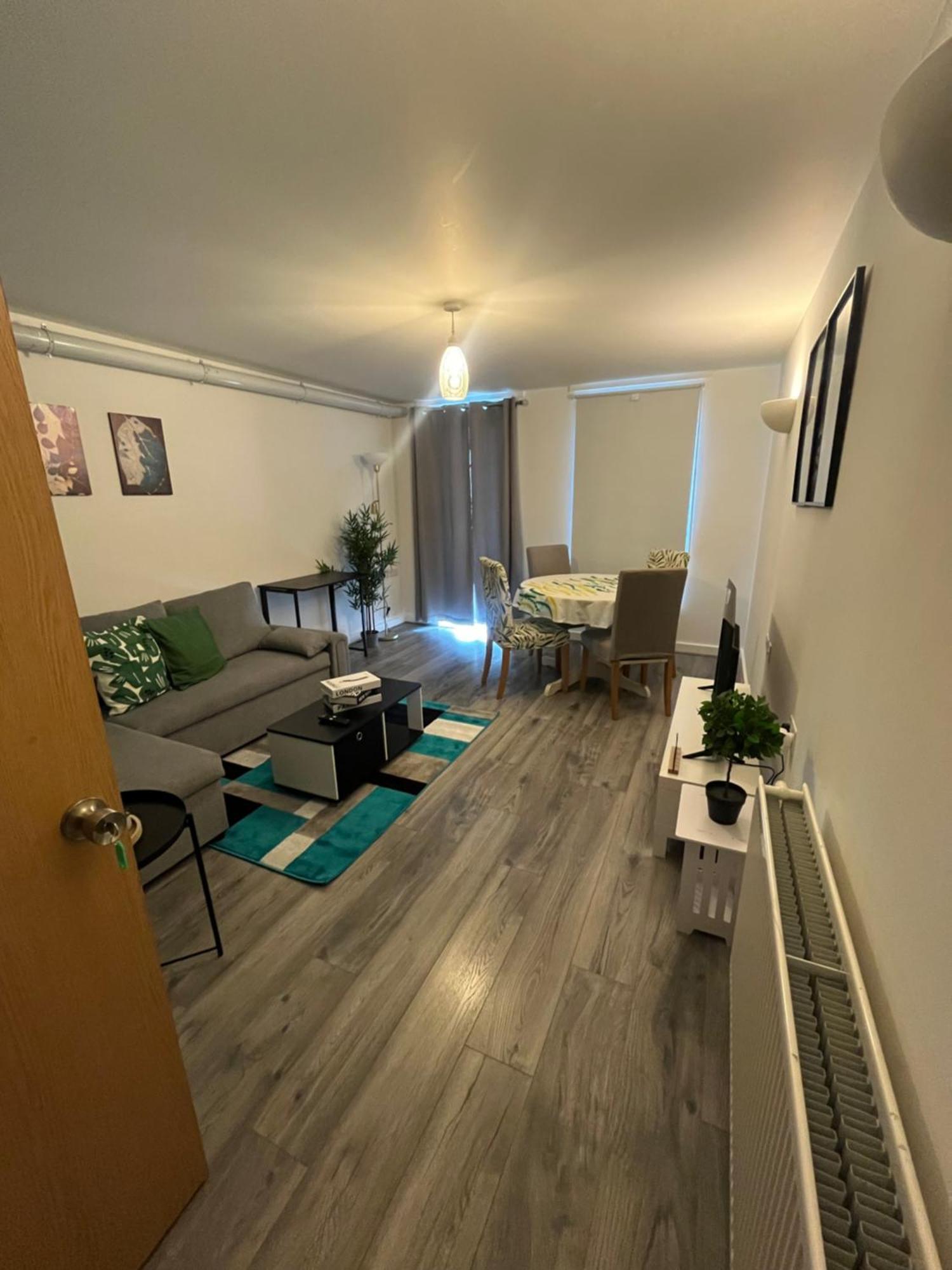 Luxury 2 Bedroom Apartment, Royal Docklands Excel * London