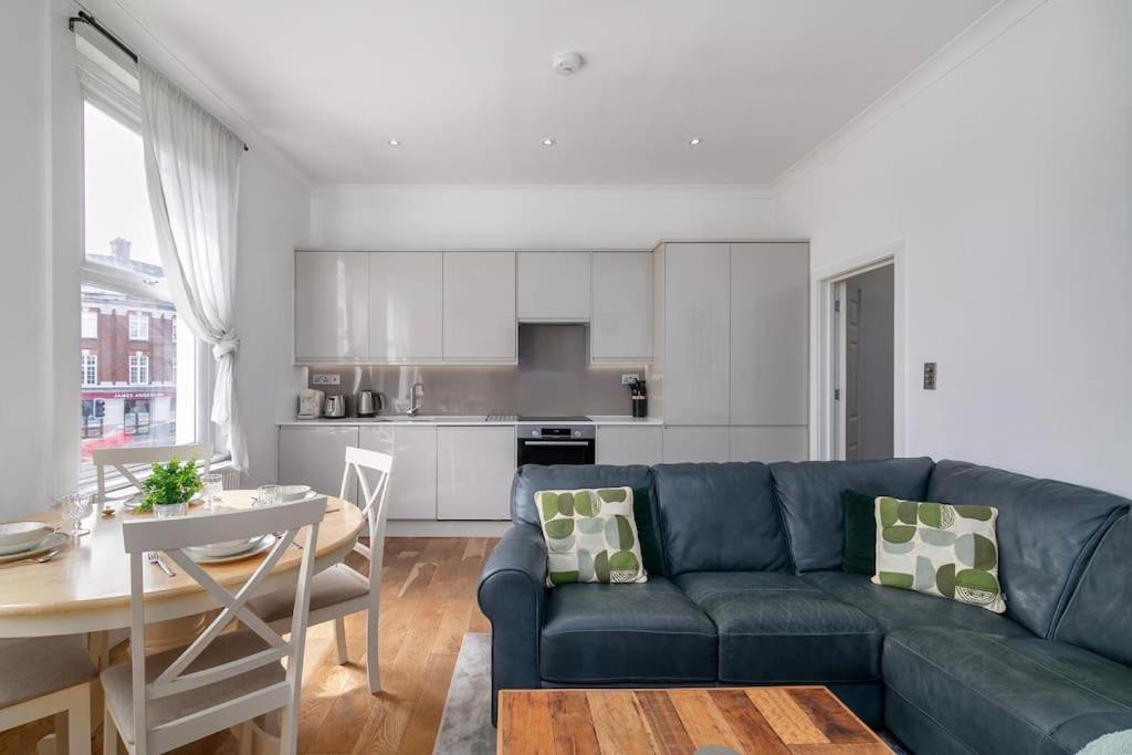 Modern Spacious 2 Bedroom Flat Near Richmond Park * Londres