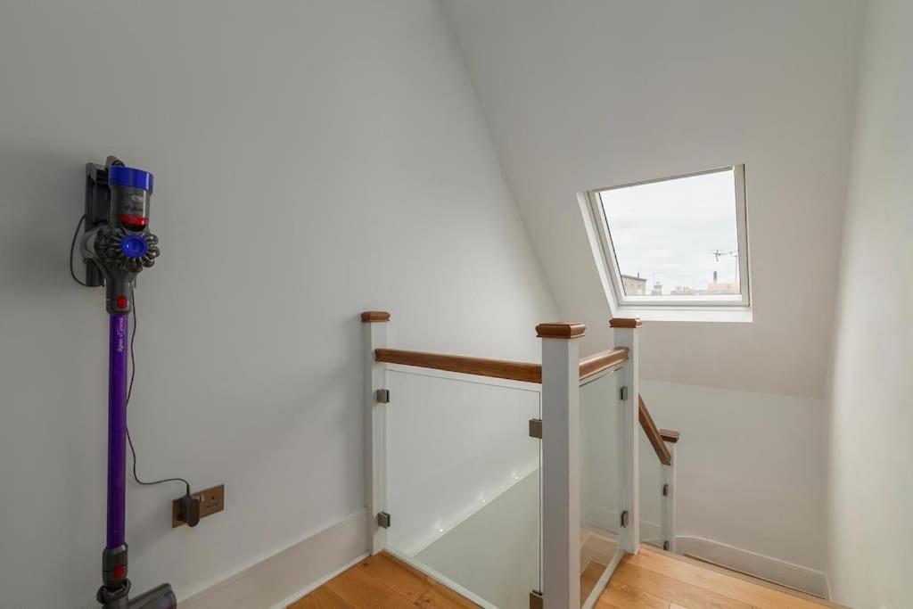 Modern Spacious 2 Bedroom Flat Near Richmond Park Appartement