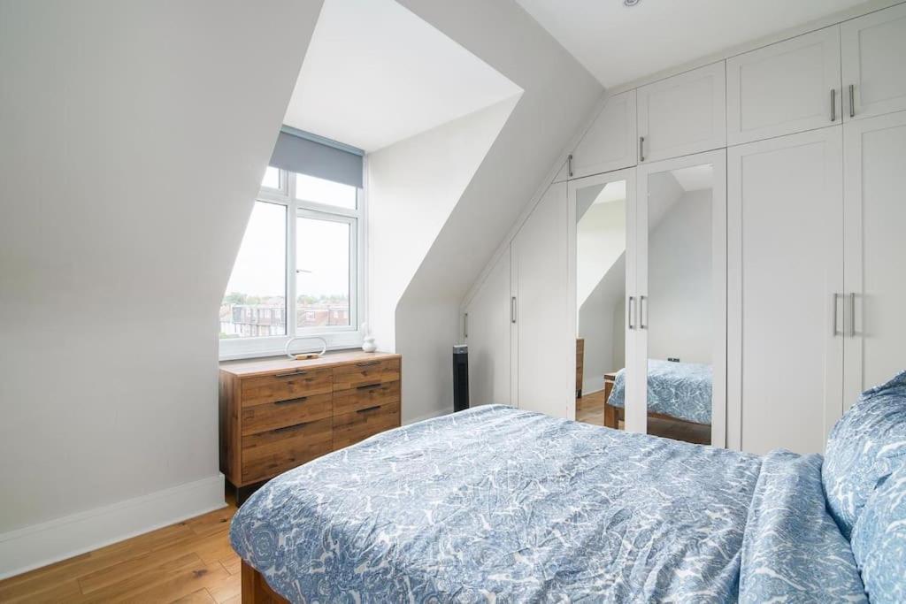 Modern Spacious 2 Bedroom Flat Near Richmond Park Appartement