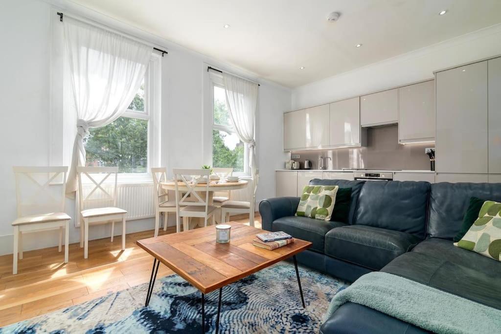 Modern Spacious 2 Bedroom Flat Near Richmond Park Appartement
