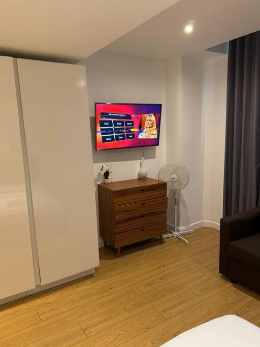 Apartment Piccadilly Living 1 Bedroom Flat In Vr11 London
