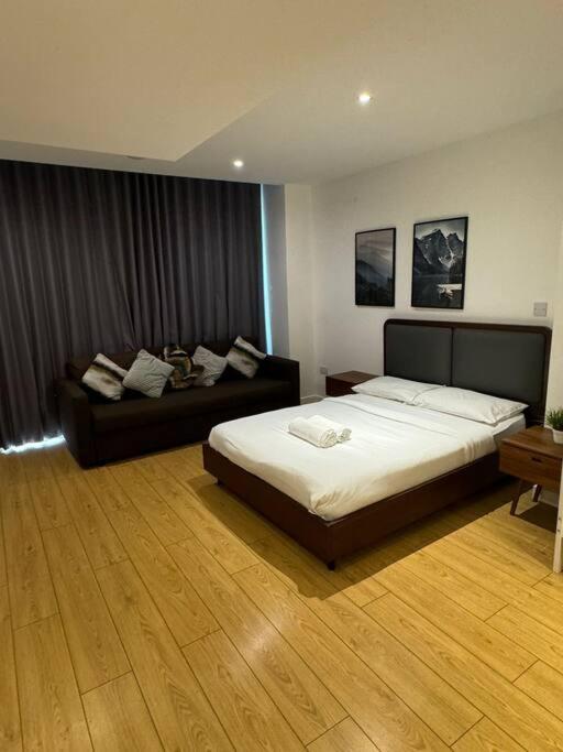 Piccadilly Living 1 Bedroom Flat In Vr11 Apartment *
