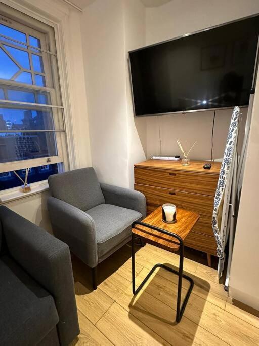 Apartment Piccadilly Living 1 Bedroom Flat In Vr11 *