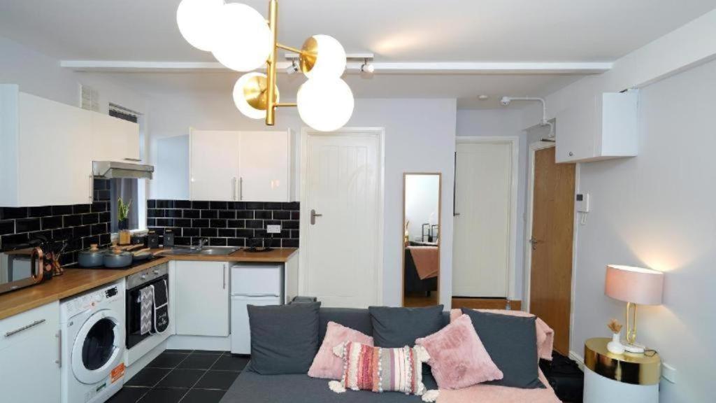 Beautiful In Sussex Gardens Appartement *