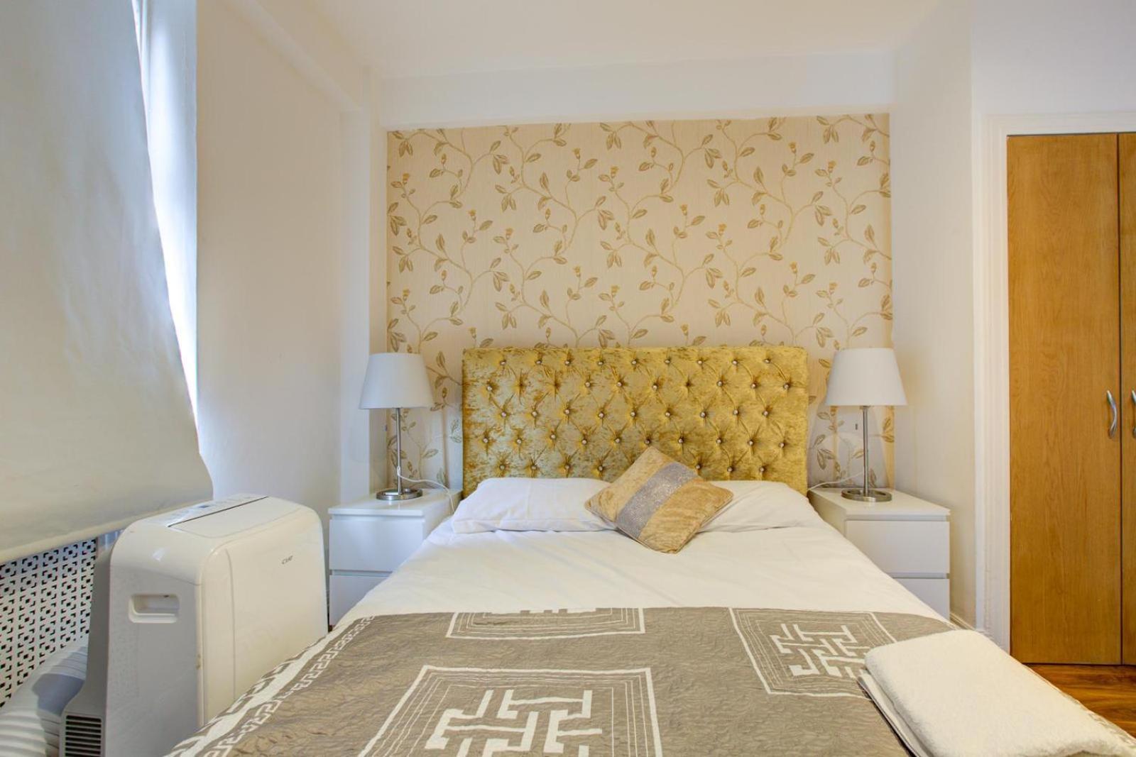 Knightsbridge Luxurious - Facing Harrods Apartment *