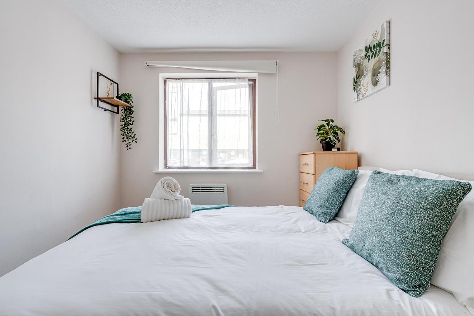 Canadawater-2bedroom-1bathroom-wifi-free Parking