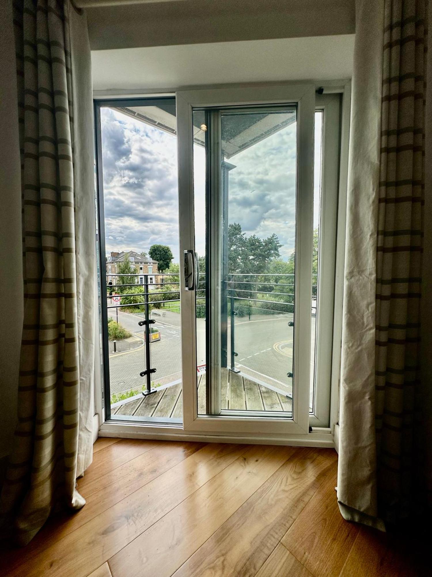 Apartamento Large, Family Friendly 3-bed Flat In Wood *