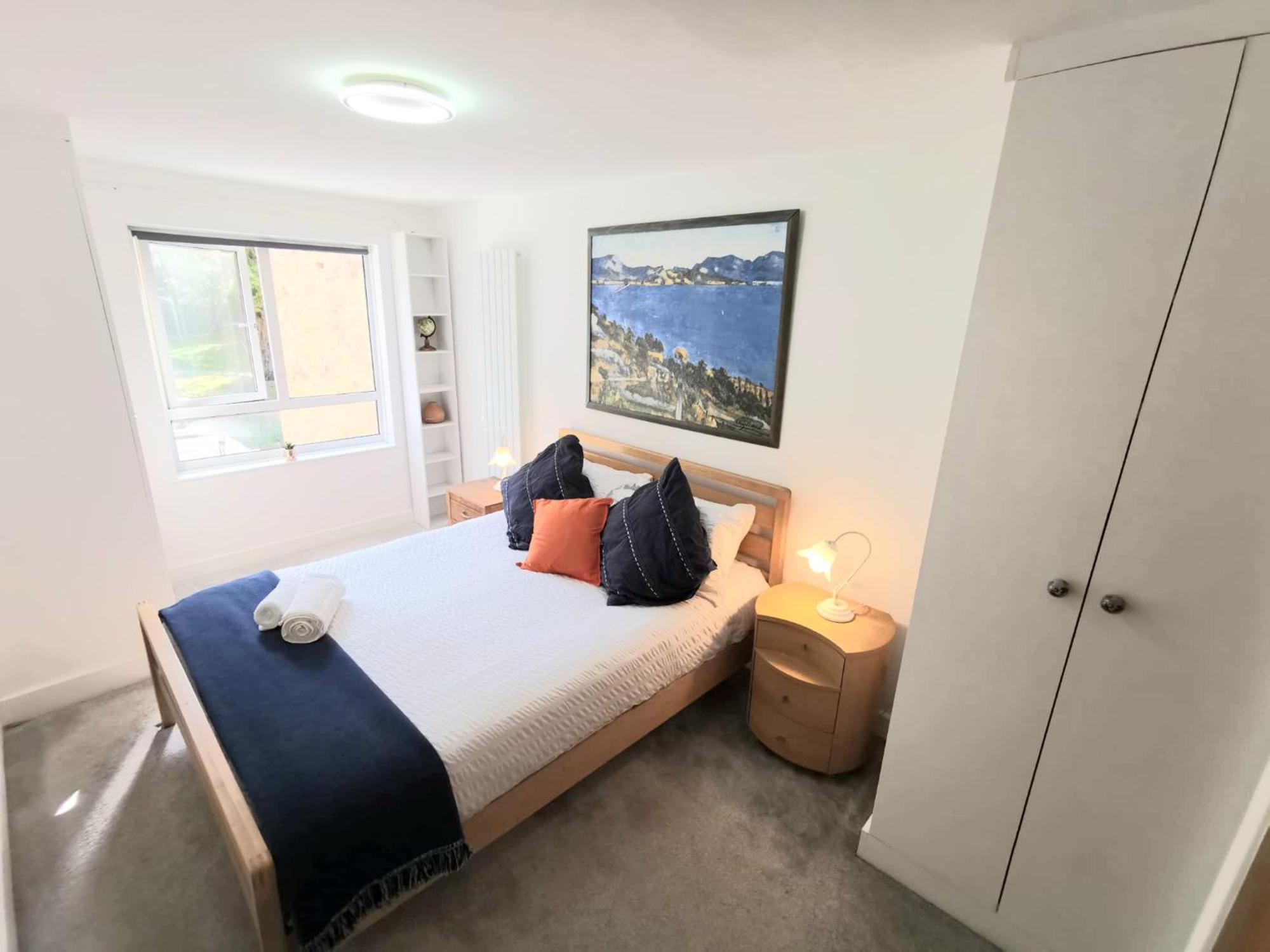 Hébergement de vacances Free Parking - 4 Bed - 3 Bath - Sofa Bed - Digital Lock Entry *