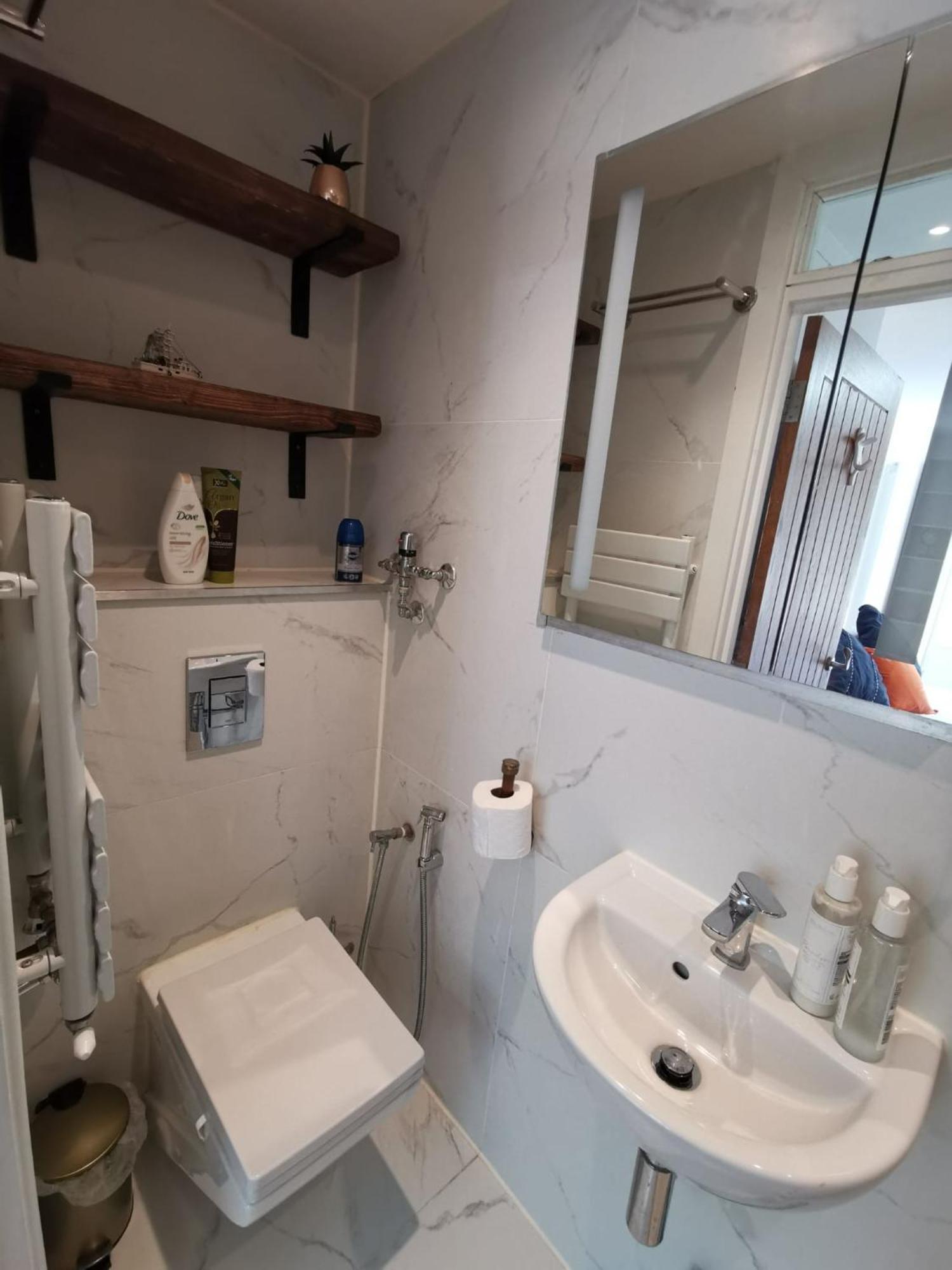 Hébergement de vacances Free Parking - 4 Bed - 3 Bath - Sofa Bed - Digital Lock Entry Londres