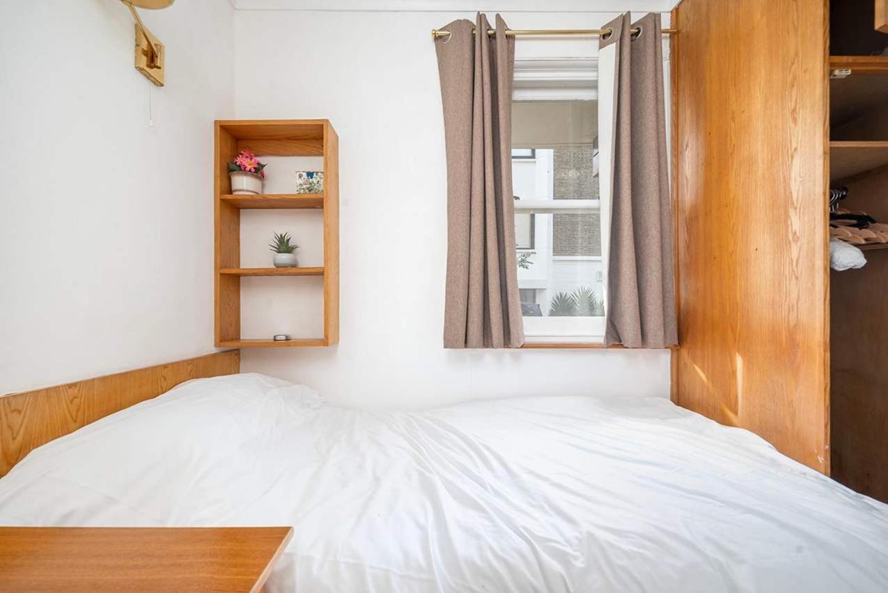 Apartment Compact In London