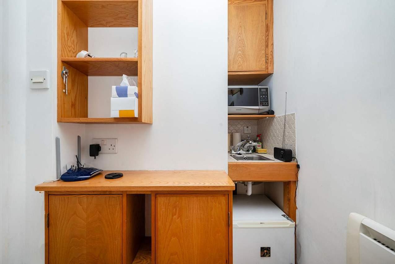 Compact In * London