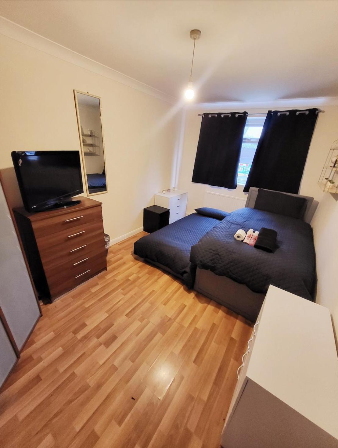 Huge And Affordable 3 Bedroom Flat In Hammersmith For 7 People With Welcome Breakfast *