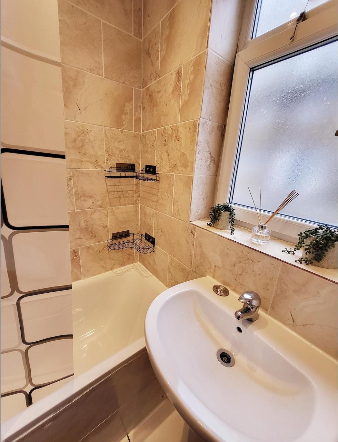 Huge And Affordable 3 Bedroom Flat In Hammersmith For 7 People With Welcome Breakfast Apartamento