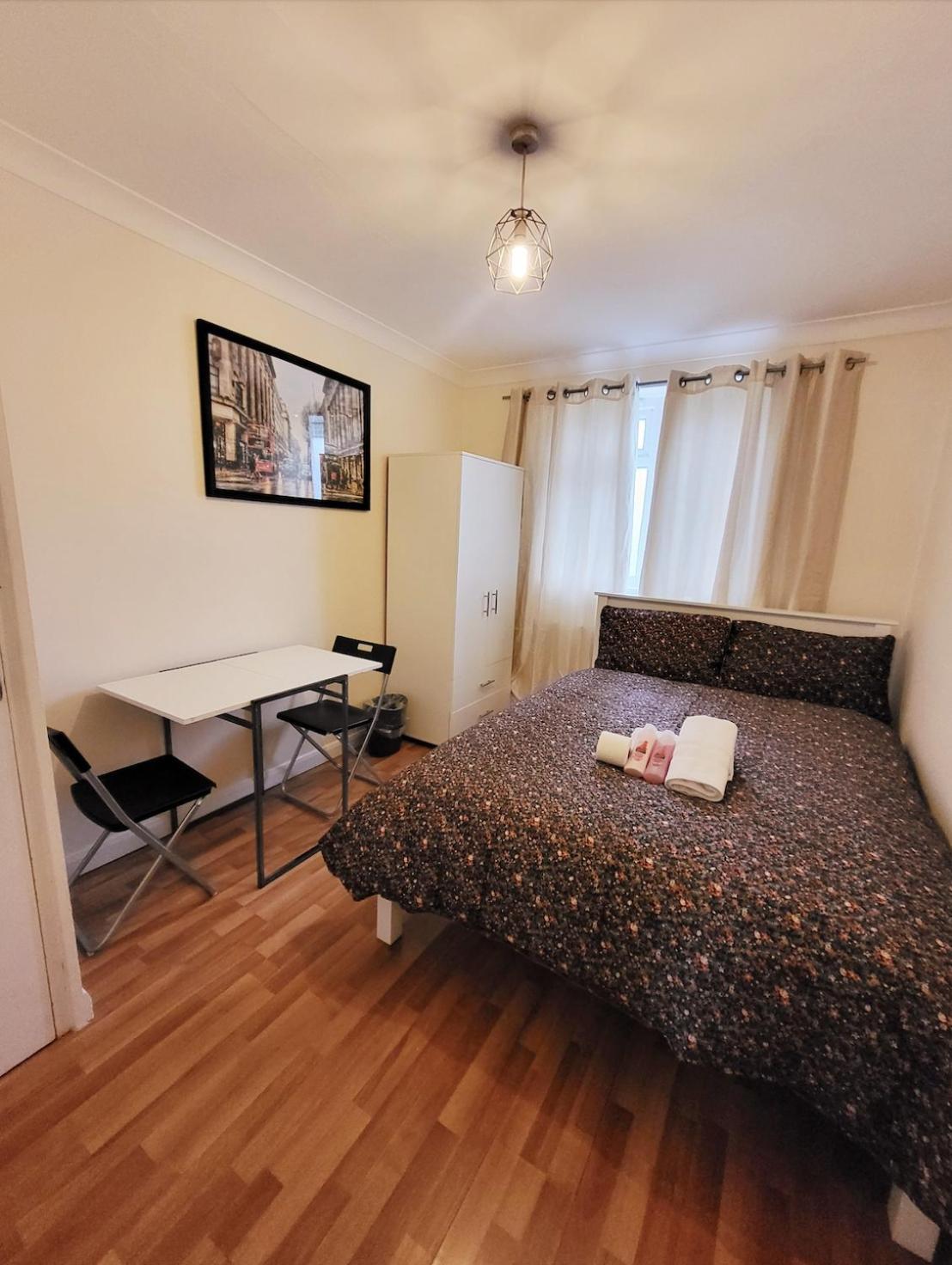 Huge And Affordable 3 Bedroom Flat In Hammersmith For 7 People With Welcome Breakfast Apartamento