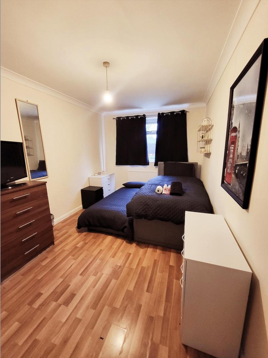 Huge And Affordable 3 Bedroom Flat In Hammersmith For 7 People With Welcome Breakfast *