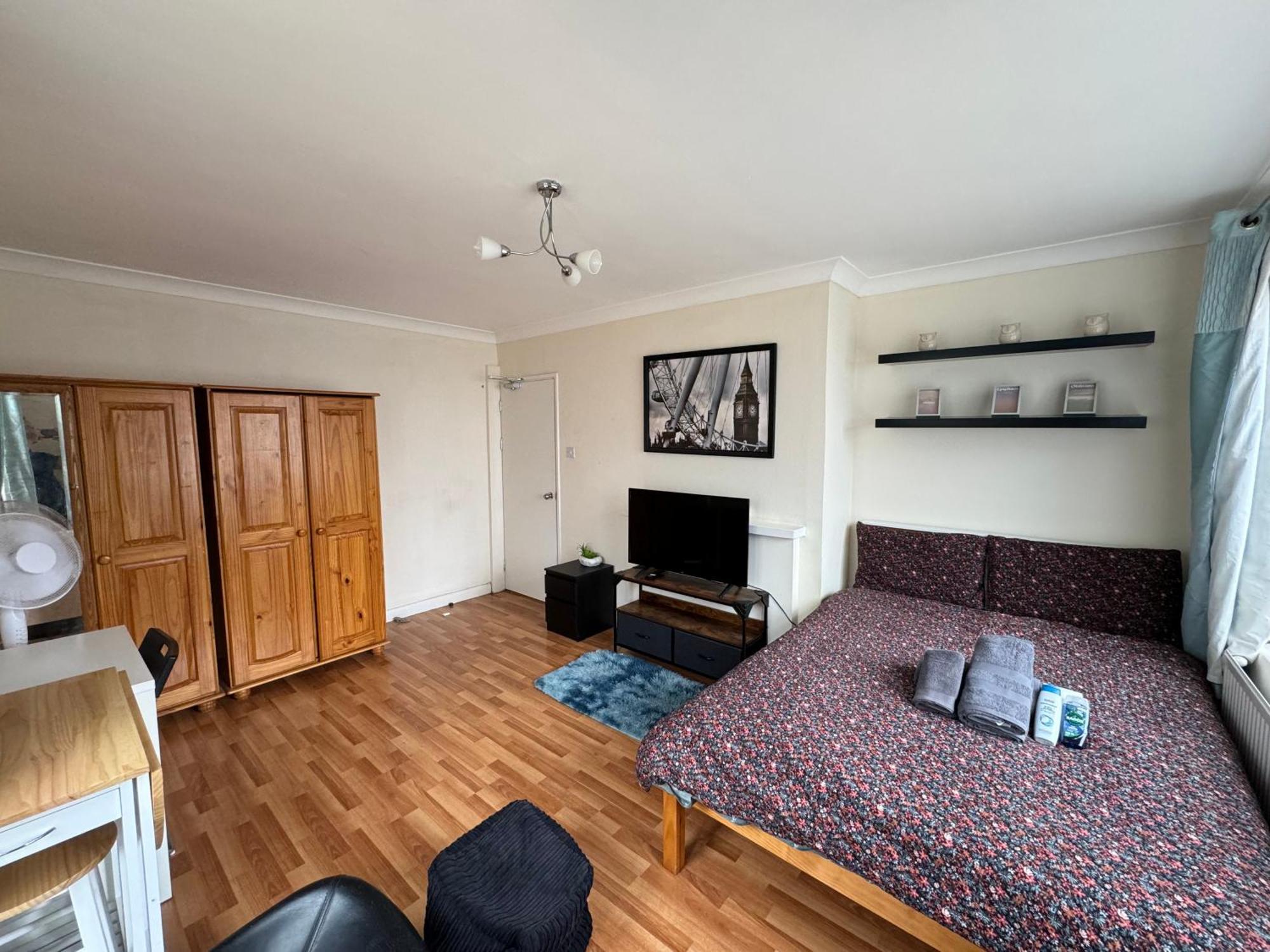 Huge And Affordable 3 Bedroom Flat In Hammersmith For 7 People With Welcome Breakfast *