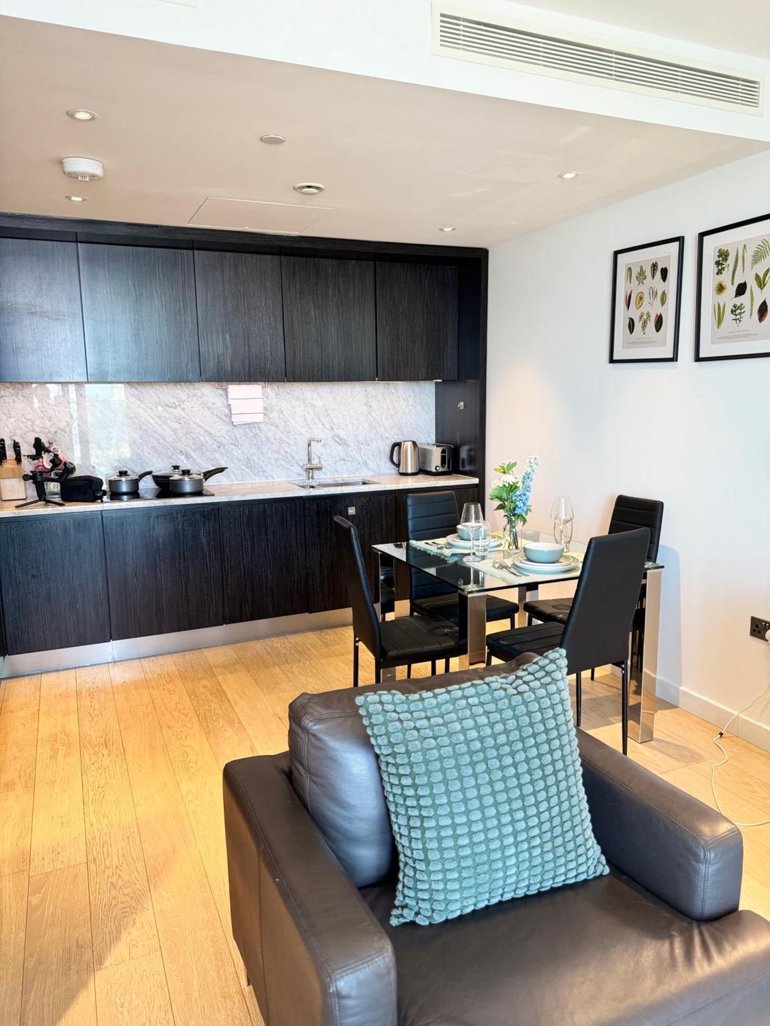 Scenic View 1-bed Near Downtown With Free Wifi Apartamento