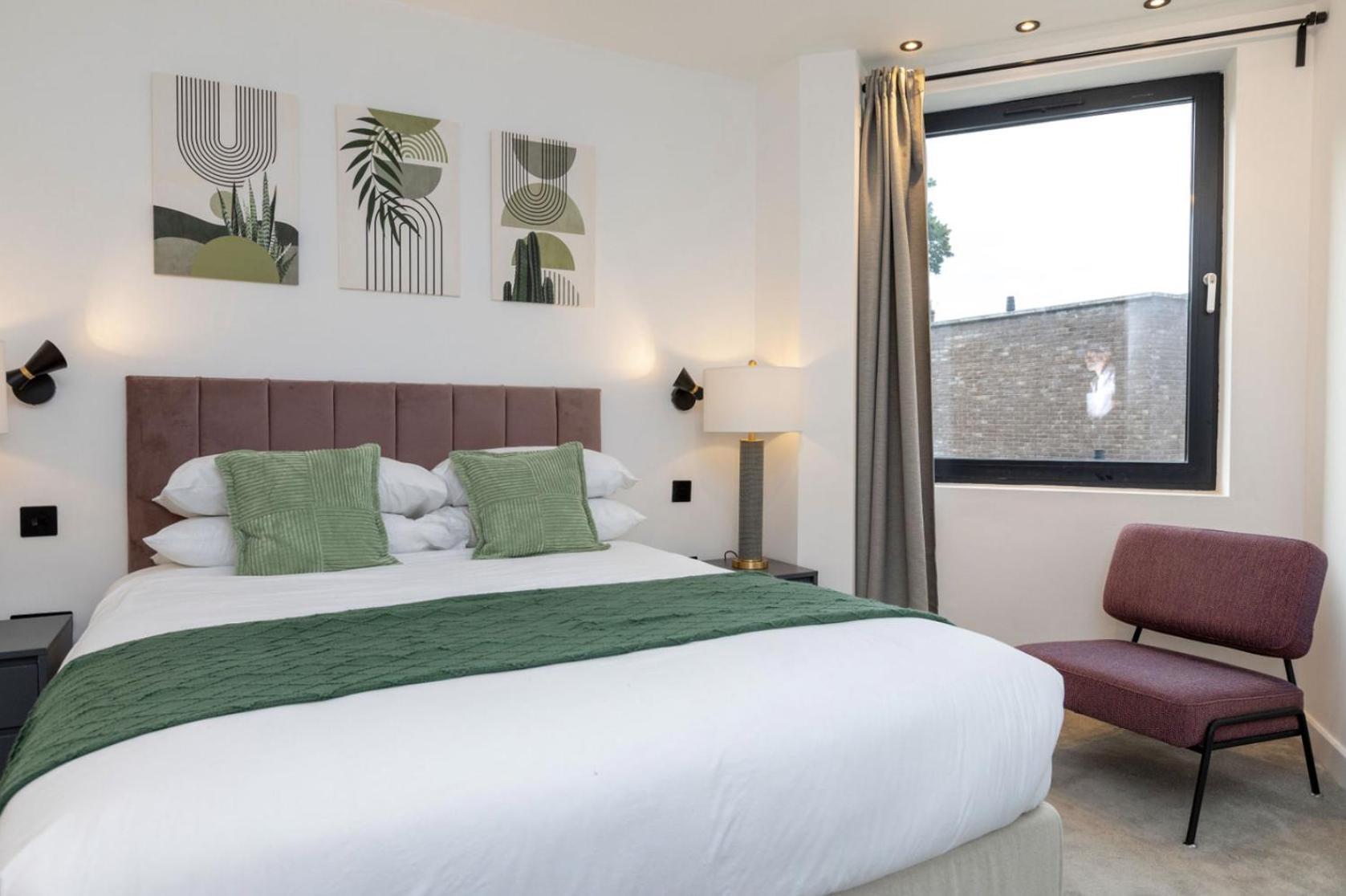 Modern Flat With Private Balcony Lift Access Appartement *