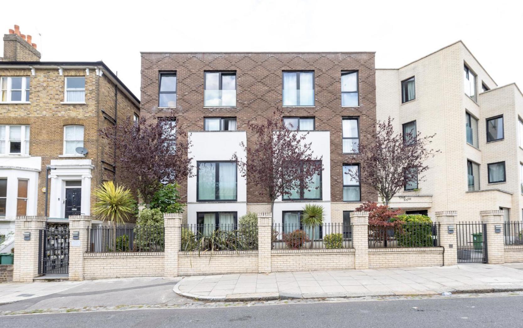 Appartement Modern Flat With Private Balcony Lift Access