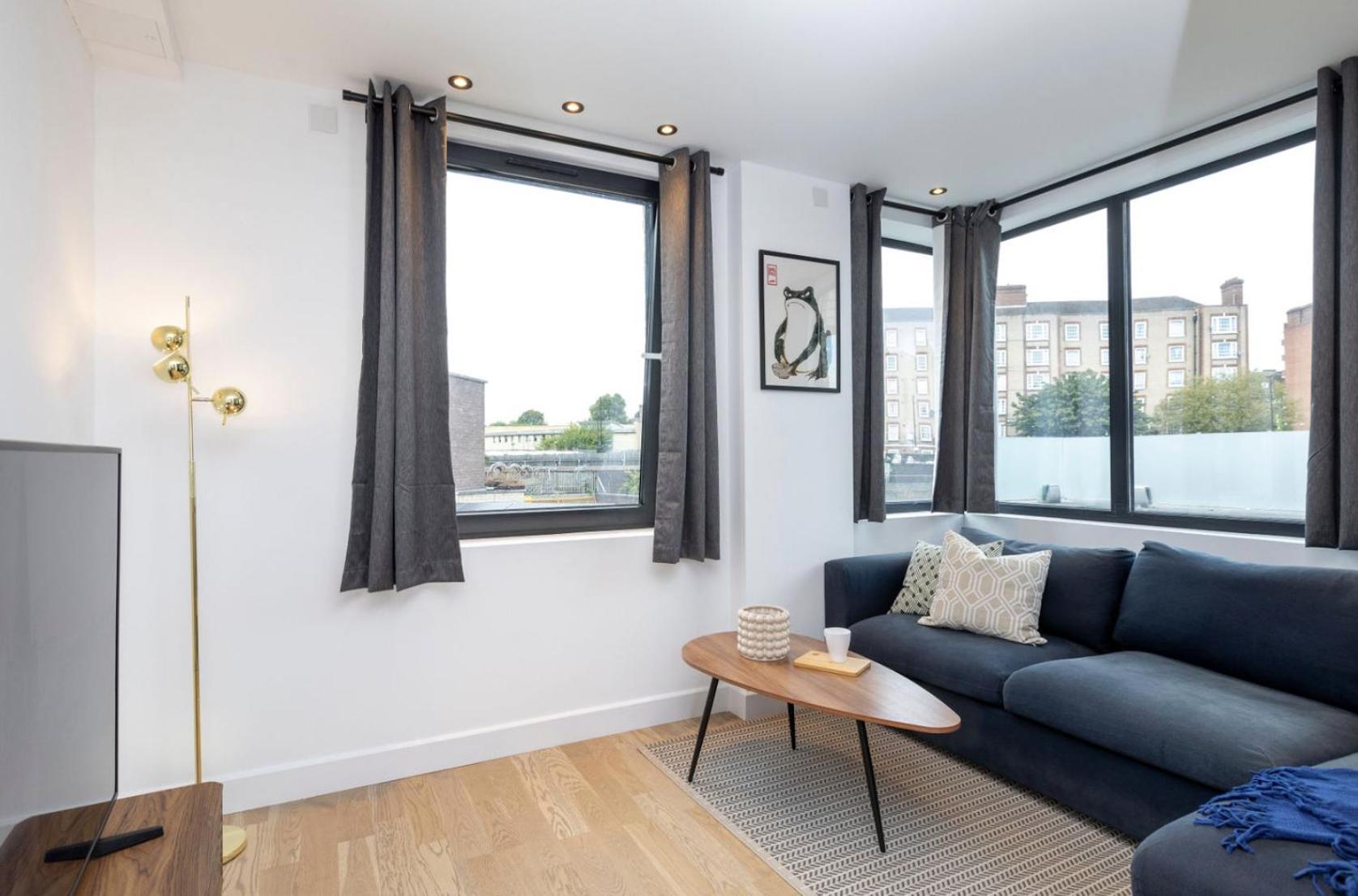 Modern Flat With Private Balcony Lift Access * Londres