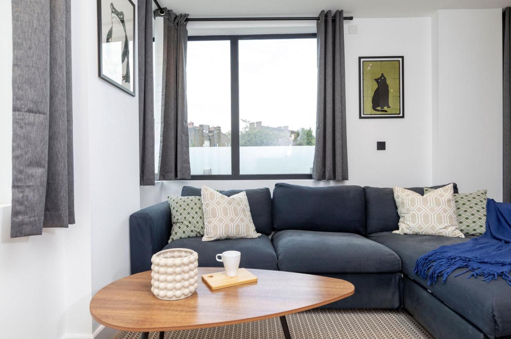 Modern Flat With Private Balcony Lift Access * Londres