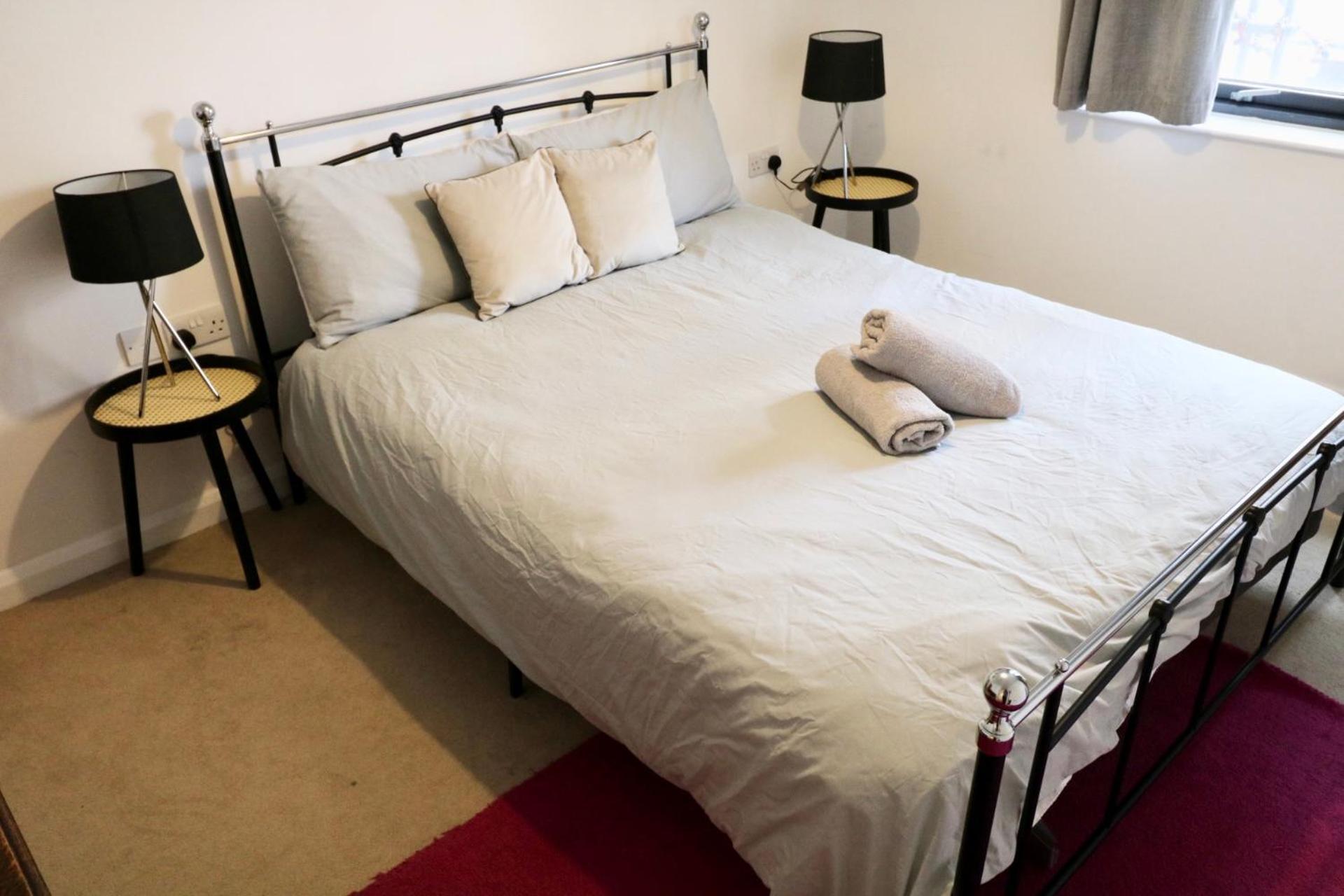 Modern 2 Bed Close To Station Apartamento