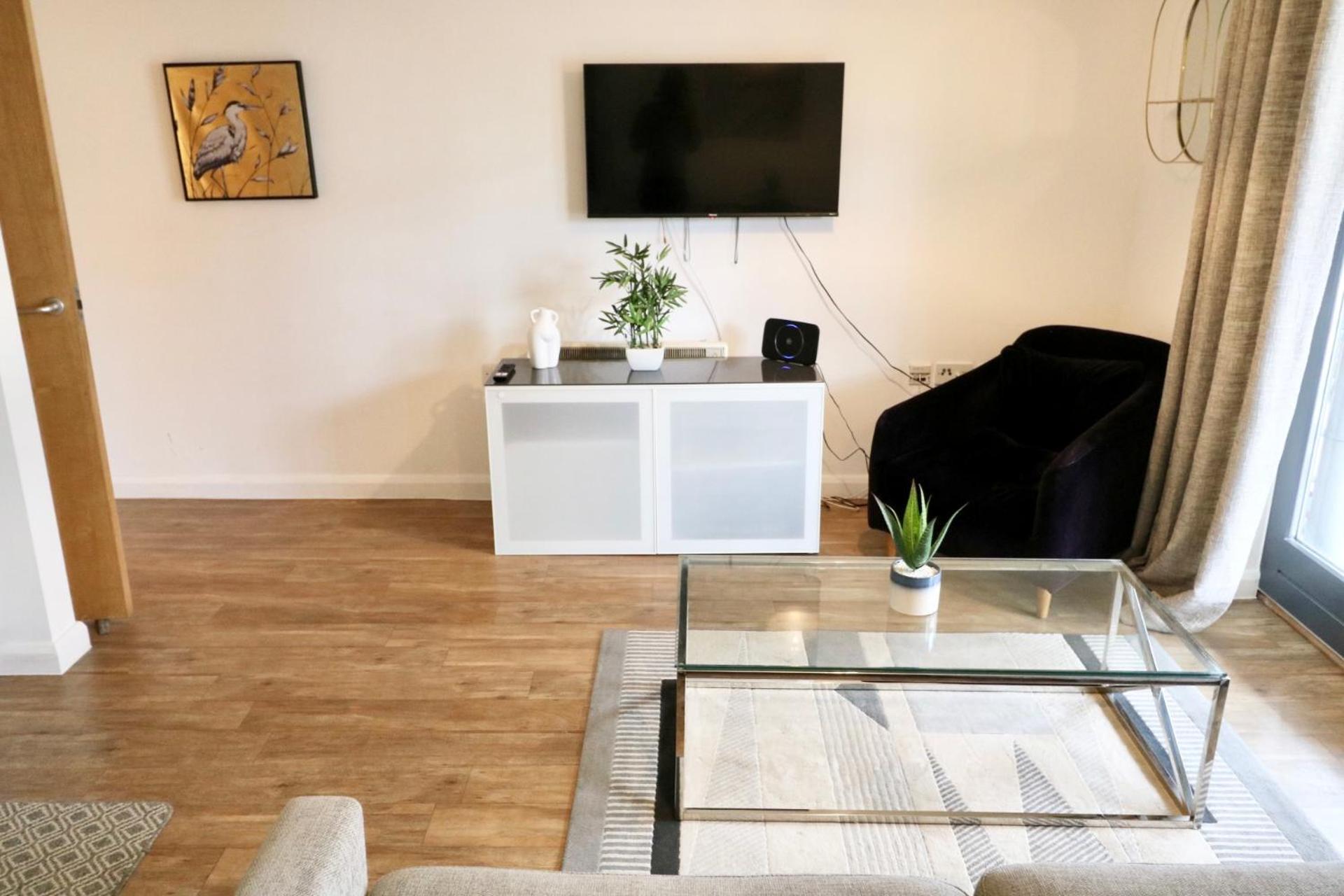 Modern 2 Bed Close To Station Apartamento