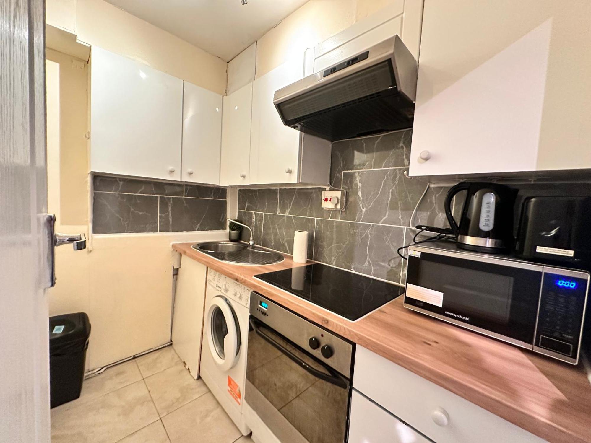 2 Bedroom Edgware Road Paddington Apartment